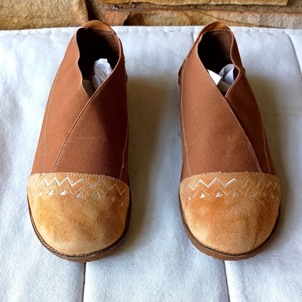 Sundance Brown and Tan Flats_37 - Picture 2 of 6
